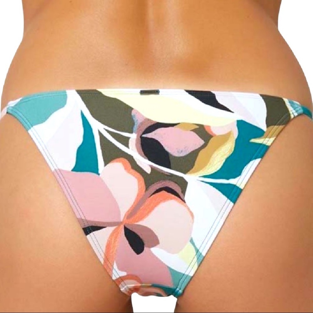 🆕 O’Neill | Floral Calla Bikini Bottoms.